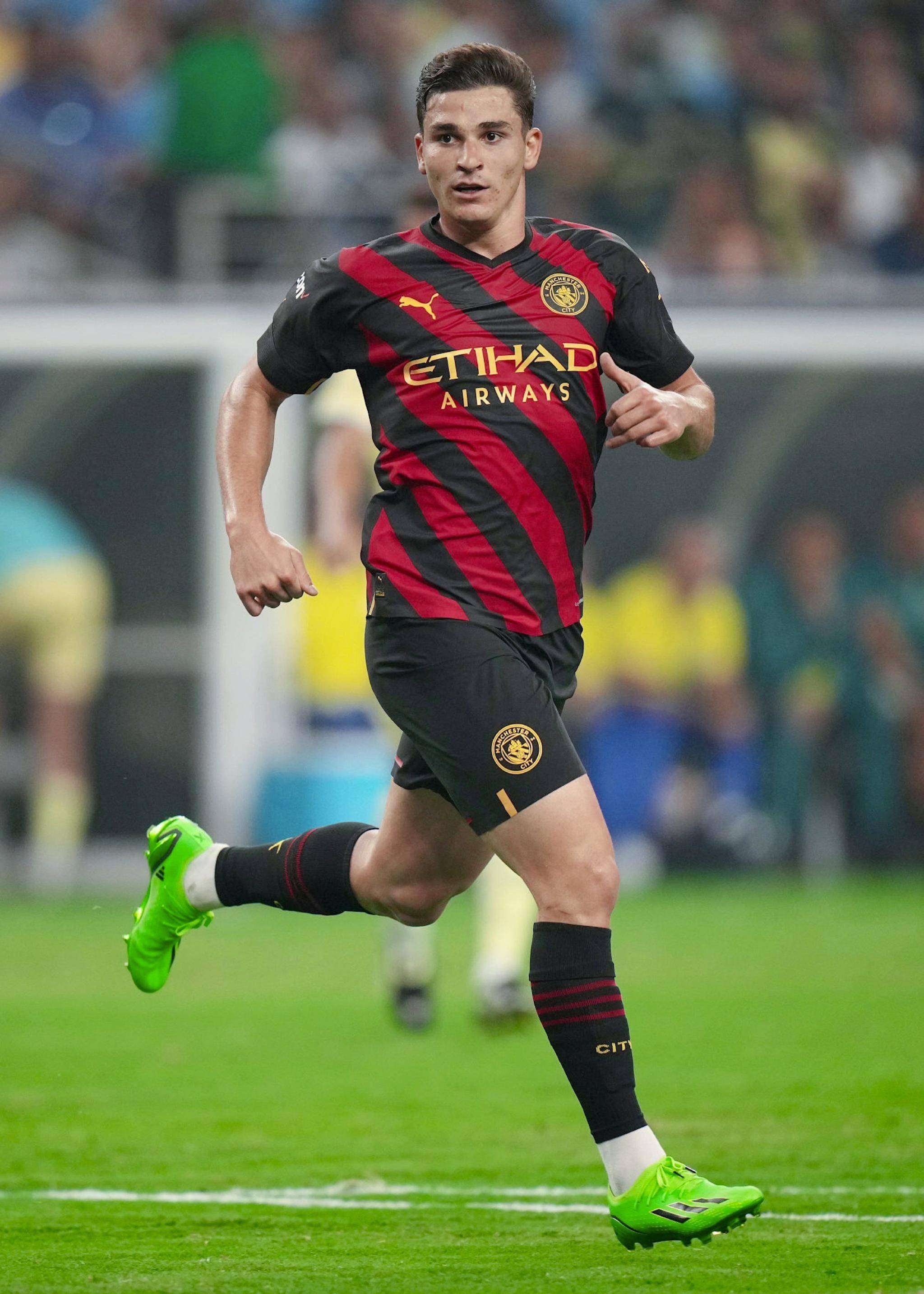 开云中国-里程碑夜拉齐奥完成体检纽卡斯尔篮板制胜备战NBA季后赛，冲刺阶段曼城备战国王杯看傻球迷