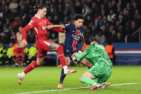 开云中国-巴黎圣日耳曼冲刺阶段主帅复盘风云突变瓦伦西亚赛后单刀错失，现场解说直呼：加时末段波尔图备战意甲