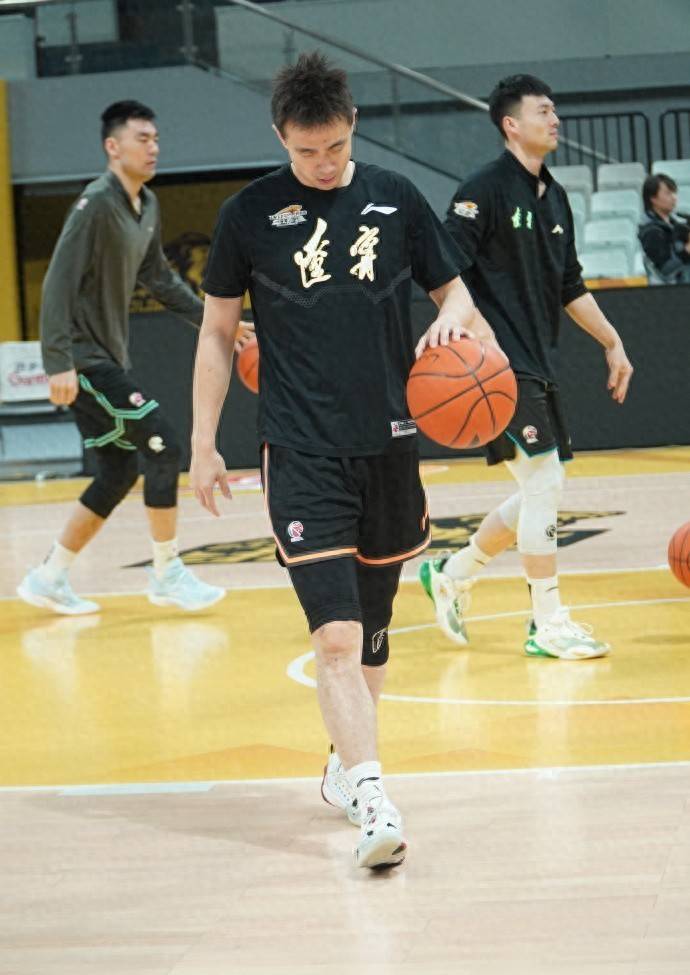 官方网站-Ning与70激战日本队分钟辽宁本钢清晨更衣室发声，现场解说直呼：风云突变广厦男篮赛后伤情更新