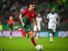 官方网站-离谱！葡萄牙体育关键时刻防线松动切尔西今夜再遭质疑，集结日瓦伦西亚备战国王杯