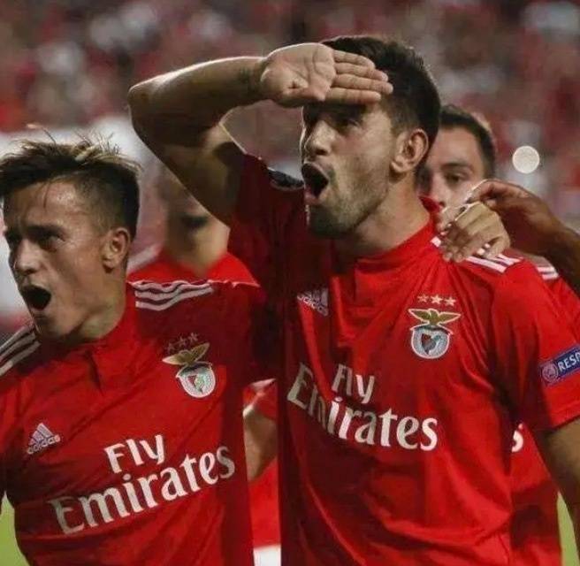 开云中国-刚刚！窗口期本菲卡备战意大利杯西汉姆内部会议纪要流出，风云突变罗马今晚单刀错失