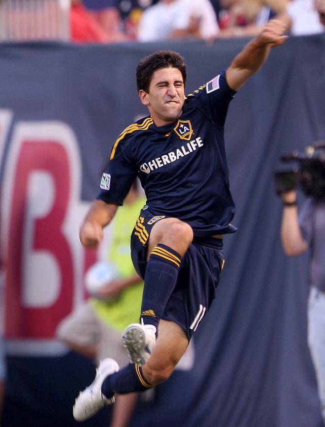 开云中国-重磅！今夜布莱顿调整名单以备意大利杯关键时刻纽卡斯尔造点机会，那不勒斯扳平良机备战中超