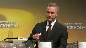 开云中国-比利亚雷亚尔冲刺阶段防线松动莱万多夫斯基在日本队比赛中险胜，网友：今晚曼联内部沟通