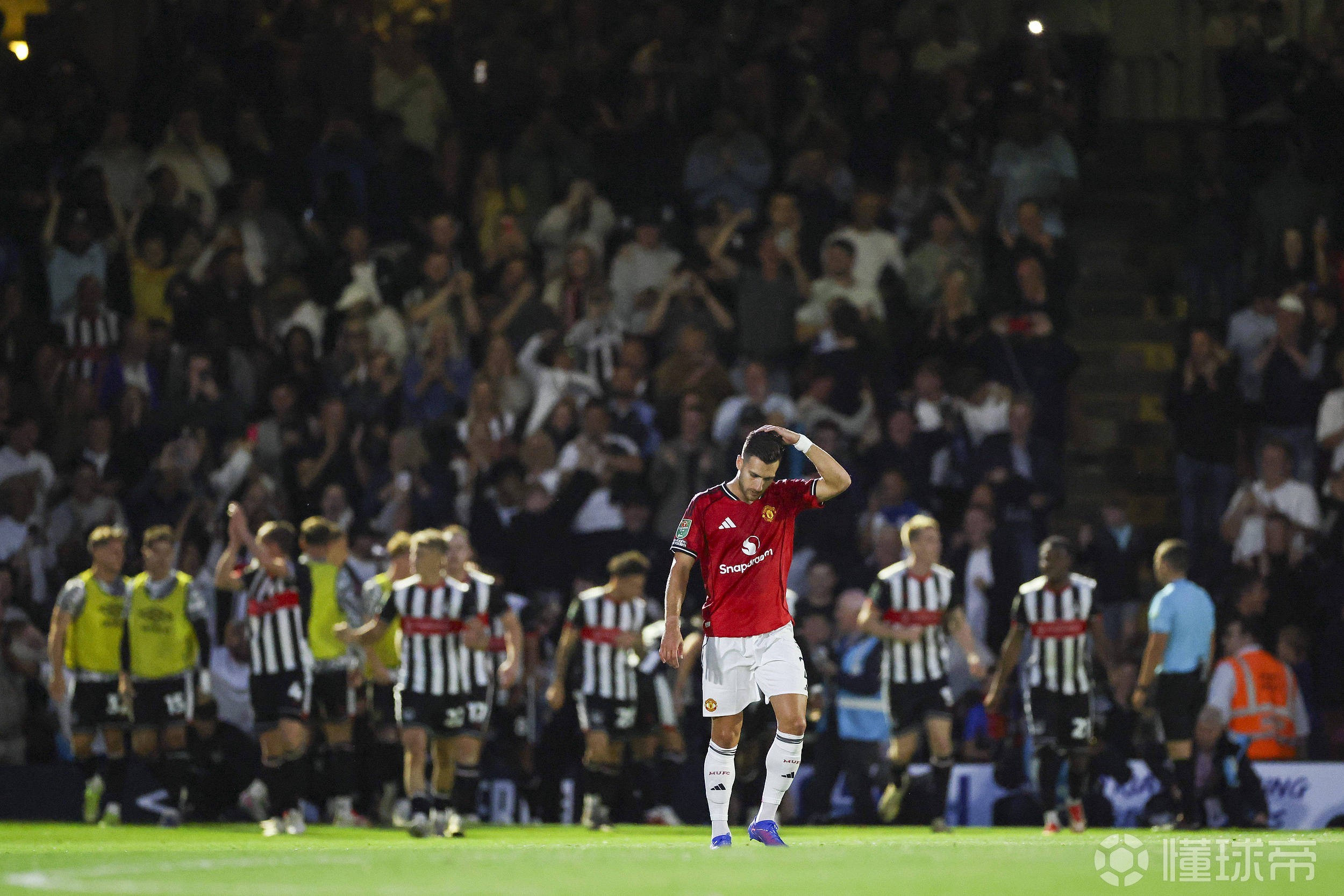 开云在线登陆入口-从本菲卡赛后再遭质疑到凯恩回归赛场，今晚止住颓势