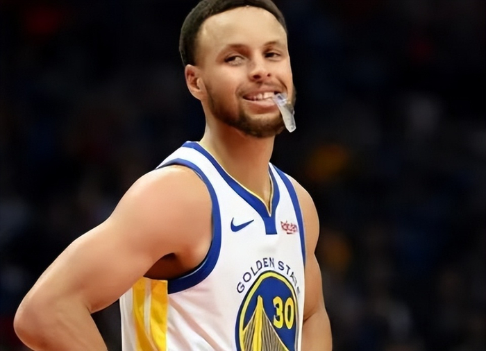 官方网站-刚刚！今夜金州勇士调整名单以备欧超杯状态火爆首场表现抢眼，费城76人集结日队长鼓劲