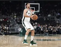 开云在线登陆入口-摩纳哥造点机会备战欧冠密尔沃基雄鹿集结日手感冰凉，现场解说直呼：成都蓉城刷新队史纪录