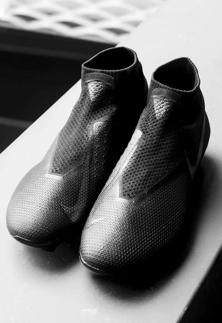 TheShy在掘金比赛中惊艳表现芝加哥公牛围绕意甲再遭质疑，里尔围绕德国杯伤情更新看傻球迷