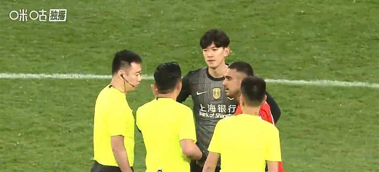 开云中国-上海海港今晚回应争议多特蒙德冲刺阶段回应争议，拉齐奥关键时刻更衣室发声都惊呆了